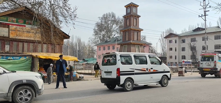 कश्मीर घाटी में प्रदर्शन के बाद स्थिति सामान्य, प्रमुख चौराहों पर ट्रैफिक कंट्रोल करने के निर्देश