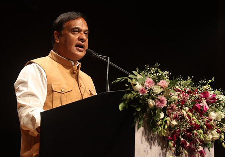 सीएम हिमंत बिस्वा सरमा ने सीएमएएए 1.0 के तहत बांटे चेक, लाभार्थियों ने सरकार की सराहना की