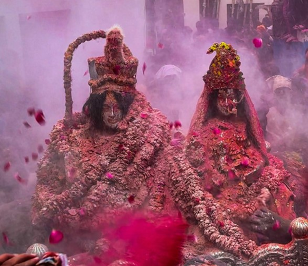 होली के बाद काशी में सजी ‘बुढ़वा मंगल’ की महफिल, देश-विदेश से पहुंचे सैलानी