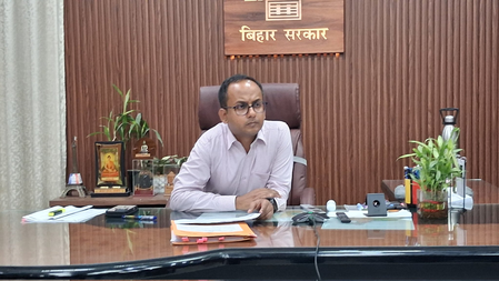 बिहार: नवादा कलेक्ट्रेट में टास्क फोर्स की बैठक, मद्य निषेध, नारकोटिक्स और अवैध खनन पर हुई समीक्षा