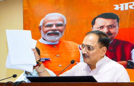 अरविंद केजरीवाल और राहुल गांधी के बीच प्रधानमंत्री के खिलाफ बोलने की होड़ लगी है: वीरेंद्र सचदेवा