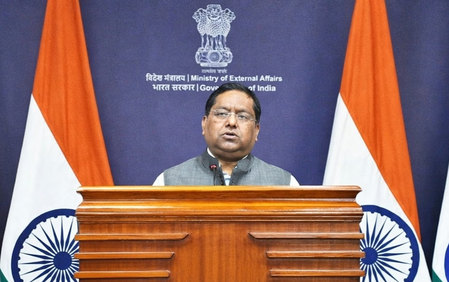 भारत से डीजल की आस लगाए पड़ोसी देश, MEA बोला- हम रिफाइंड पेट्रोलियम के बड़े निर्यातक हैं