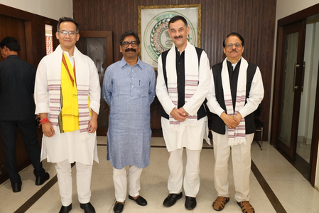 असम चुनाव में नए सियासी समीकरण की तलाश, गौरव गोगोई ने सीएम हेमंत सोरेन से की मुलाकात