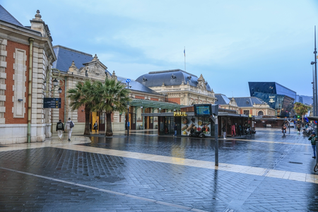 शी चिनफिंग ने फ्रांस में चीनी भाषा कक्षा के शिक्षकों और छात्रों को जवाबी पत्र भेजा