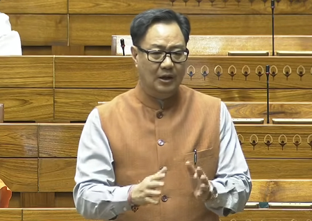 अपने नेता के साथ कांग्रेस के सदस्यों का भी आचरण बिगड़ा: किरेन रिजिजू