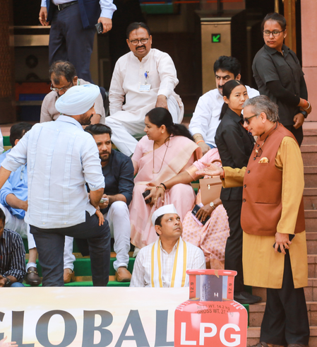 एलपीजी किल्लत को भाजपा ने बताया अफवाह, विपक्ष ने कहा-जमीनी हकीकत गंभीर