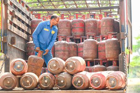 रत्नागिरी में LPG सिलेंडर की कमी नहीं! कलेक्टर का ठोस भरोसा, अफवाहों पर न करें विश्वास, स्टॉक भरपूर