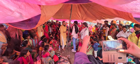 चतरा में मातम: सड़क हादसे में 4 नाबालिगों की मौत, मुआवजे की मांग को लेकर 16 घंटे से हाईवे ठप