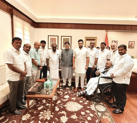 तंबाकू किसानों की समस्याओं पर गोयल-कुमारस्वामी की बैठक, पूर्व पीएम देवेगौड़ा की उपस्थिति में नए बाजारों की तलाश पर जोर