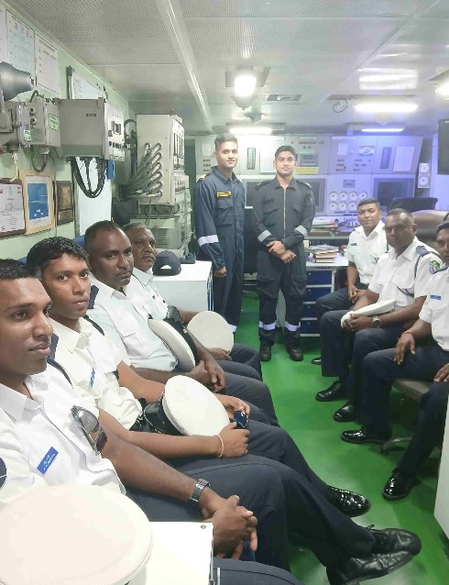 आईएनएस त्रिकंद ने मॉरीशस के राष्ट्रीय दिवस में लहराया परचम, भारत-मॉरीशस की दोस्ती का बना मजबूत प्रतीक