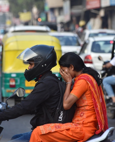 उबर बाइक राइड के दौरान महिला से छेड़छाड़, शोर मचाने पर चालक फरार