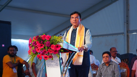 कर्नाटक: मांडविया और कुमारस्वामी ने मांड्या में 'खेलो इंडिया' इनडोर स्टेडियम की नींव रखी