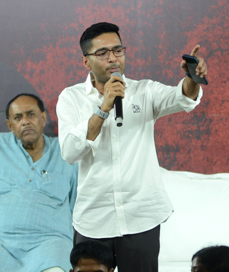 अभिषेक बनर्जी ने शशि पांजा के आवास पर हुए हमले की निंदा की, भाजपा की संस्कृति पर उठाए सवाल