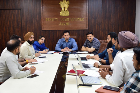 जम्मू DM का फरमान: LPG वितरण में चलेगी पारदर्शिता, कतारों से मुक्ति, उपभोक्ताओं को मिलेगा उनका हक