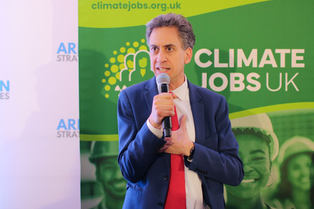 होर्मुज जलडमरूमध्य को फिर से खोलने के विकल्प तलाश रहा ब्रिटेन ऊर्जा मंत्री मिलिबैंड