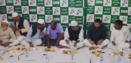 बिहार एआईएमआईएम की इफ्तार पार्टी में शामिल हुए तेजस्वी यादव, अख्तरुल ईमान ने महागठबंधन को समर्थन देने की घोषणा की बिहार एआईएमआईएम की इफ्तार पार्टी में शामिल हुए तेजस्वी यादव, अख्तरुल ईमान ने महागठबंधन को समर्थन देने की घोषणा की