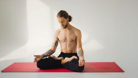 बेली फैट से पाना है छुटकारा? उड्डियान बंध है सबसे अचूक उपाय