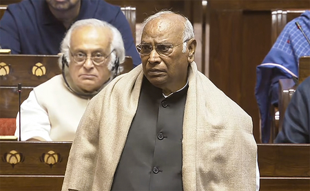 एलपीजी की कमी चिंता का विषय, घरों व व्यावसायिक उपयोगकर्ताओं पर पड़ रहा है असरः खड़गे एलपीजी की कमी चिंता का विषय, घरों व व्यावसायिक उपयोगकर्ताओं पर पड़ रहा है असरः खड़गे