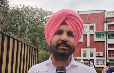 अगर सरकारी स्कूल अच्छे हैं तो आप के विधायक अपने बच्चों को वहां क्यों नहीं भेजते अमरिंदर सिंह अगर सरकारी स्कूल अच्छे हैं तो आप के विधायक अपने बच्चों को वहां क्यों नहीं भेजते अमरिंदर सिंह