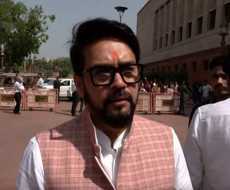 चुनावी तारीखों के ऐलान पर एनडीए सांसदों ने जताई खुशी, कहा-बंगाल में खत्म होगा भ्रष्टाचार चुनावी तारीखों के ऐलान पर एनडीए सांसदों ने जताई खुशी, कहा-बंगाल में खत्म होगा भ्रष्टाचार