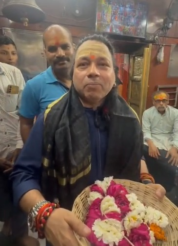 शिव भक्ति में डूबे कैलाश खेर, बाबा कालभैरव मंदिर में गाया बम बम लहरी भजन