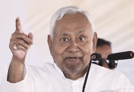 बिहार नीतीश कुमार ने चिराग पासवान की इफ्तार पार्टी में शिरकत की बिहार नीतीश कुमार ने चिराग पासवान की इफ्तार पार्टी में शिरकत की