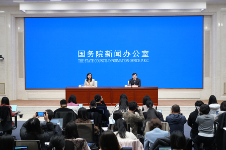 चीन में आर्थिक विकास में बढ़ोतरी होने की उम्मीद चीन में आर्थिक विकास में बढ़ोतरी होने की उम्मीद