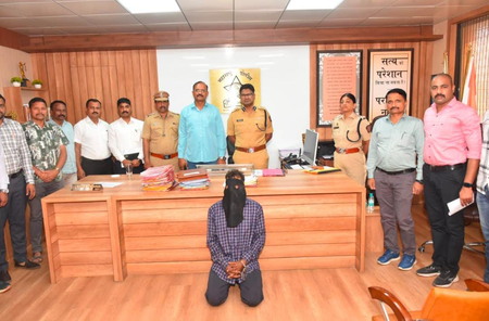 मुंबई में लोकल ट्रेन के सामने पत्नी को दिया धक्का, सूरत से आरोपी पति गिरफ्तार मुंबई में लोकल ट्रेन के सामने पत्नी को दिया धक्का, सूरत से आरोपी पति गिरफ्तार