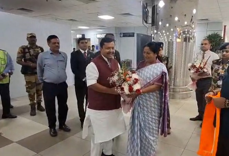 राज्यसभा चुनाव जीतकर दिल्ली पहुंचे नितिन नवीन का हवाई अड्डे पर जोरदार स्वागत