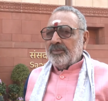 तेजस्वी यादव विपक्ष के नेता पद के लिए योग्य नहीं, उन्हें इस्तीफा देना चाहिए गिरिराज सिंह