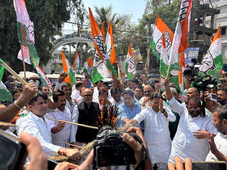 बिहार कांग्रेस ने एनडीए सरकार के खिलाफ किया विरोध-प्रदर्शन, लोकतंत्र की हत्या का लगाया आरोप