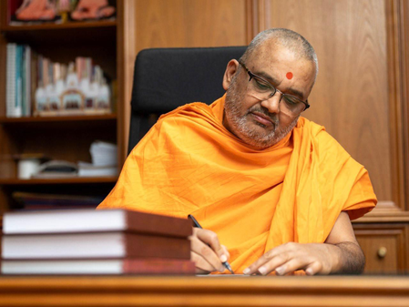 संस्कृत में साहित्य अकादमी पुरस्कार 2025 बीएपीएस के साधु स्वामी भद्रेशदासजी की ‘प्रस्थान चतुष्टय ब्रह्मघोष’ को राष्ट्रीय सम्मान