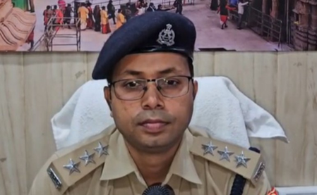 वाराणसी गंगा में नॉन-वेज फेंकने के आरोप में 14 लोग गिरफ्तार