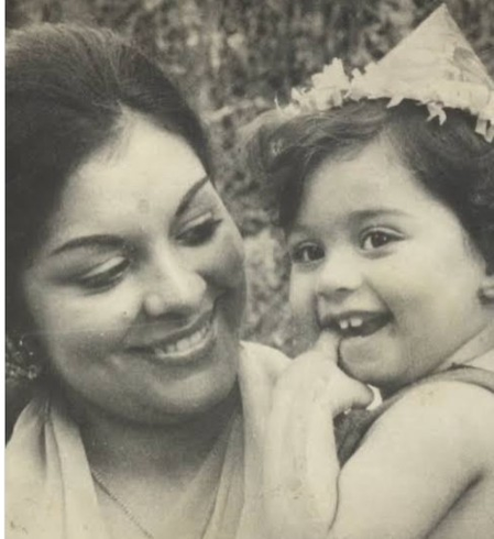 स्वास्थ्य की चुनौतियों के बीच भी स्वैग में रहती हैं हीरू जौहर, बेटे करण ने बताया मां की जिंदादिली का राज