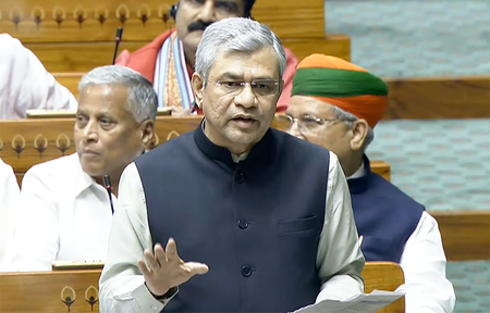 भारतीय रेलवे नागरिकों की जरूरतों को दे रहा है प्राथमिकता  रेल मंत्री