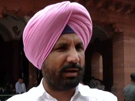 राहुल गांधी को मुद्दा बनाकर सुर्खियों में रहना चाहती हैं कंगना रनौत  राजा वारिंग