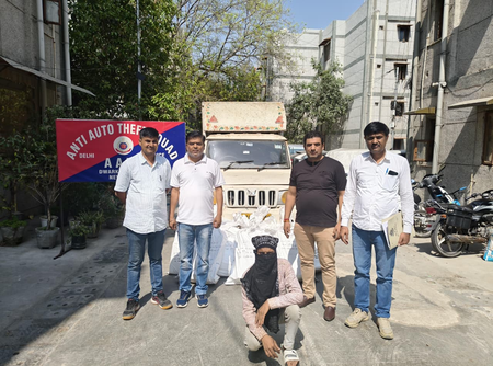 द्वारका में शराब की तस्करी कर रहे युवक को पुलिस ने किया गिरफ्तार