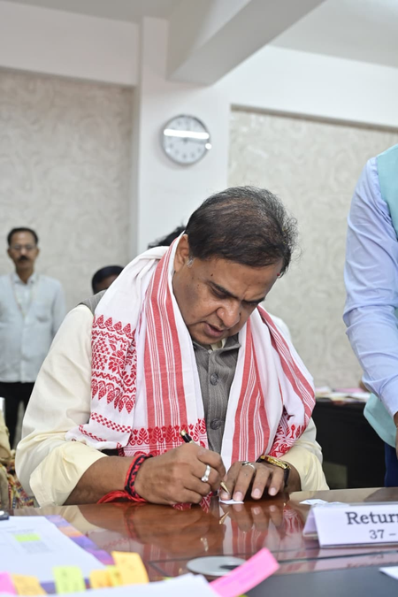 असम  चुनाव  हिमंता सरमा ने भरा नामांकन, सातवीं बार चुनावी मैदान में उतरे मुख्यमंत्री