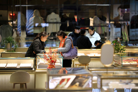 जनवरी-फरवरी में उपभोक्ता वस्तुओं की कुल खुदरा बिक्री में 2.8% की वृद्धि  चीनी वाणिज्य मंत्रालय