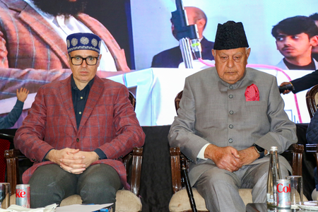 फारूक अब्दुल्ला और उमर अब्दुल्ला ने ईद-उल-फितर की शुभकामनाएं दी, शांति-सुख की कामना