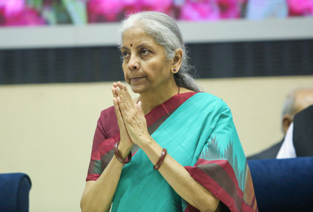 कंपनियों को न मिलता फायदा तो जनता के लिए महंगा हो जाता तेल निर्मला सीतारमण कंपनियों को न मिलता फायदा तो जनता के लिए महंगा हो जाता तेल निर्मला सीतारमण