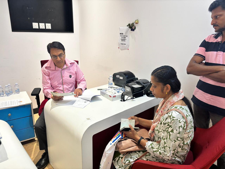 ईरान की ओर से जारी हमले और मिडिल ईस्ट में तनाव के बीच सऊदी अरब में भारतीय दूतावास एक्टिव ईरान की ओर से जारी हमले और मिडिल ईस्ट में तनाव के बीच सऊदी अरब में भारतीय दूतावास एक्टिव