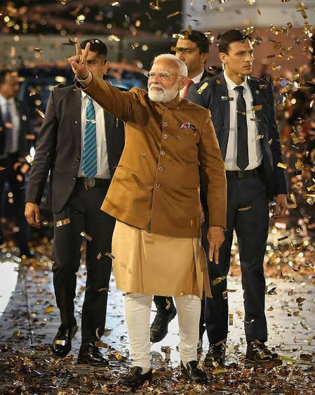 प्रधानमंत्री मोदी के नाम दर्ज सबसे लंबे समय तक सरकार चलाने का रिकॉर्ड, भाजपा नेताओं ने दी बधाई