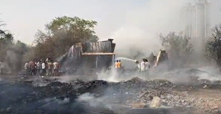 महाराष्ट्र भिवंडी के कोन गांव में भीषण आग, दो स्क्रैप गोदाम जलकर राख