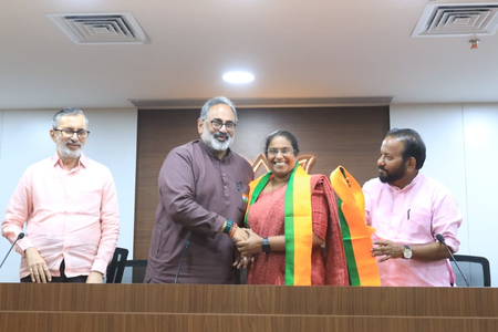केरल  सीपीआईएम नेता स्मिता सुंदरेशन भाजपा में शामिल, वर्कला से एनडीए की उम्मीदवार बनीं