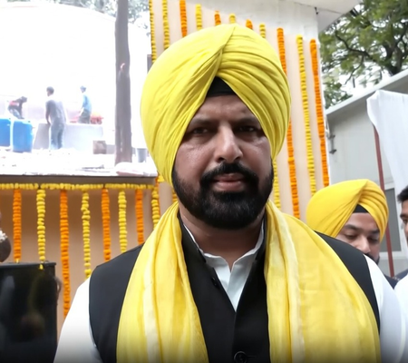 अंग्रेजों ने किया भगत सिंह का अंत, उनके विचार लोगों में अब भी जीवित यादविंदर सिंह संधू अंग्रेजों ने किया भगत सिंह का अंत, उनके विचार लोगों में अब भी जीवित यादविंदर सिंह संधू