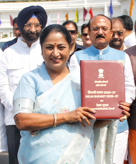 दिल्ली में नई गवर्नेंस की शुरुआत, अब एक-रुपये का हिसाब और हर काम होगा पूरा सीएम रेखा गुप्ता दिल्ली में नई गवर्नेंस की शुरुआत, अब एक-रुपये का हिसाब और हर काम होगा पूरा सीएम रेखा गुप्ता