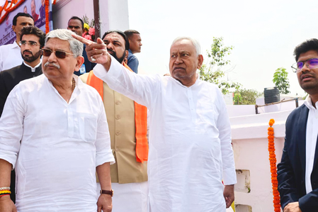 जदयू नेताओं ने नीतीश कुमार को निर्विरोध राष्ट्रीय अध्यक्ष चुने जाने पर दी बधाई