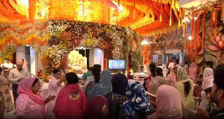 झंडेवालान मंदिर में उमड़ा आस्था का सैलाब, नवरात्रि के सातवें दिन भक्त कर रहे मां कालरात्रि की पूजा