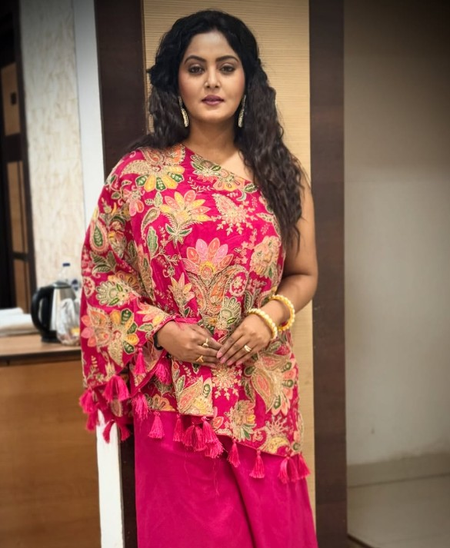 समाज की कुरीतियों को आईना दिखाती चिरैया, अंजना सिंह ने की जमकर तारीफ